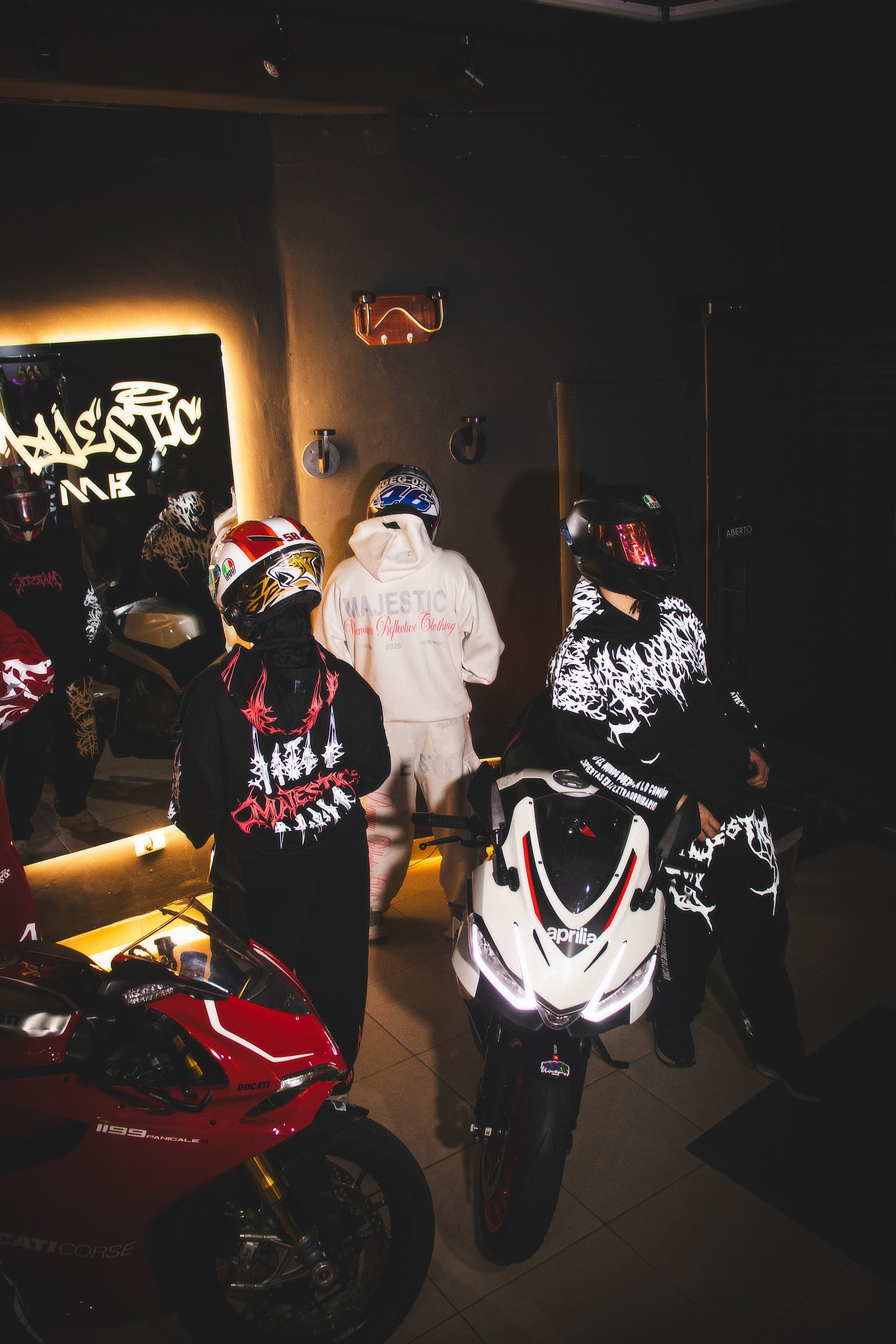 Hoodie Edición Majestic Blood