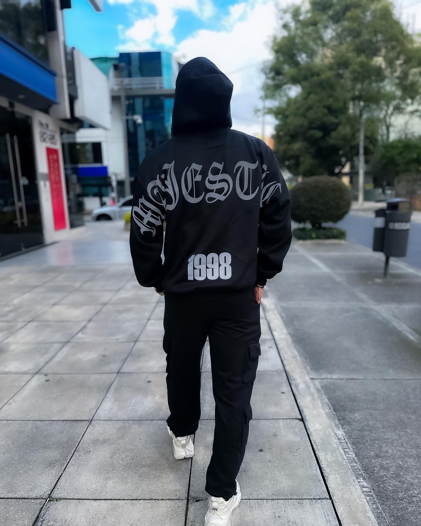 Hoodie Edición Majestic 1998